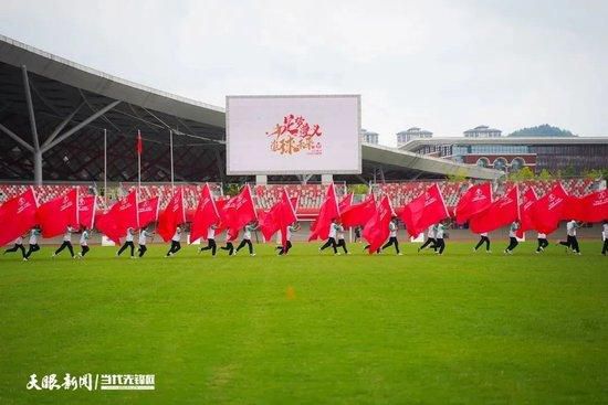 被丈夫抛弃的Ellen（张曼玉）与玩世不恭的收集公司开办人Mike（拂晓饰）在美国旧金山一见钟情，起头了一段恋爱攻防战争。                                  女人的本性使Ellen不自发地侵进了Mike的小我空间，令不羁的Mike发生抵当情感，可是也终被Ellen的无前提支出打动，两人联袂一路糊口。但是在豪情和温馨事后，由于Mike的公司呈现经济窘境，两人起头不竭的争吵，表露出各自的世界不雅有庞大